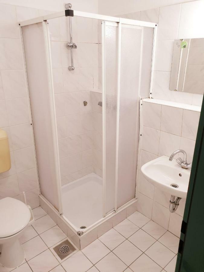 Summer Residence Hostel Ljubljana Eksteriør billede